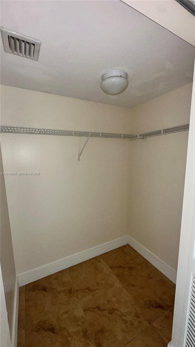 41 SE 5th St # 1104, Miami FL 33131 — 11