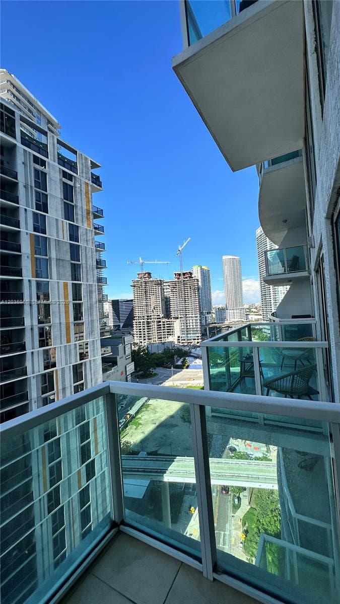 41 SE 5th St # 1104, Miami FL 33131 — 19