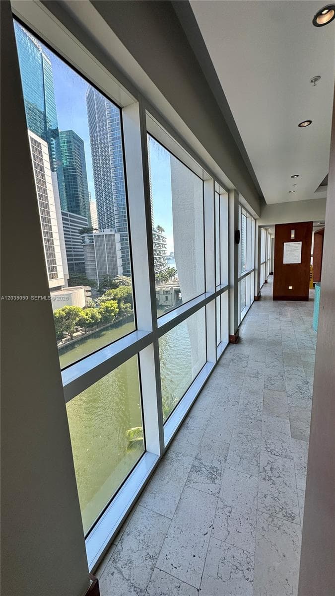 41 SE 5th St # 1104, Miami FL 33131 — 40