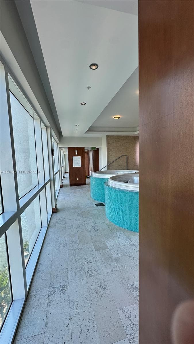 41 SE 5th St # 1104, Miami FL 33131 — 39