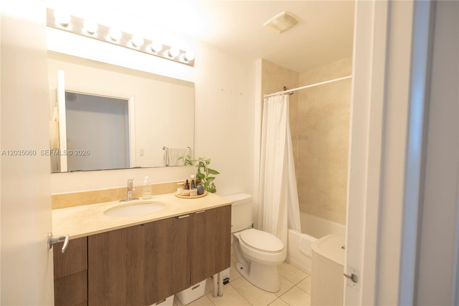 1900 N Bayshore Dr # 3403, Miami FL 33132 — 20