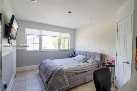 933 NW 106th Ave Cir, Miami FL 33172 — 12