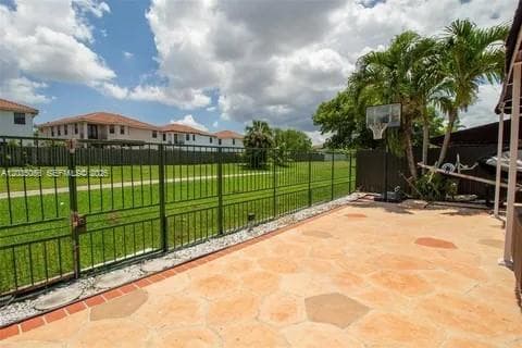 933 NW 106th Ave Cir, Miami FL 33172 — 14