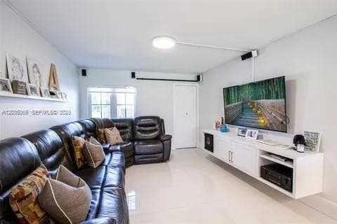 933 NW 106th Ave Cir, Miami FL 33172 — 4
