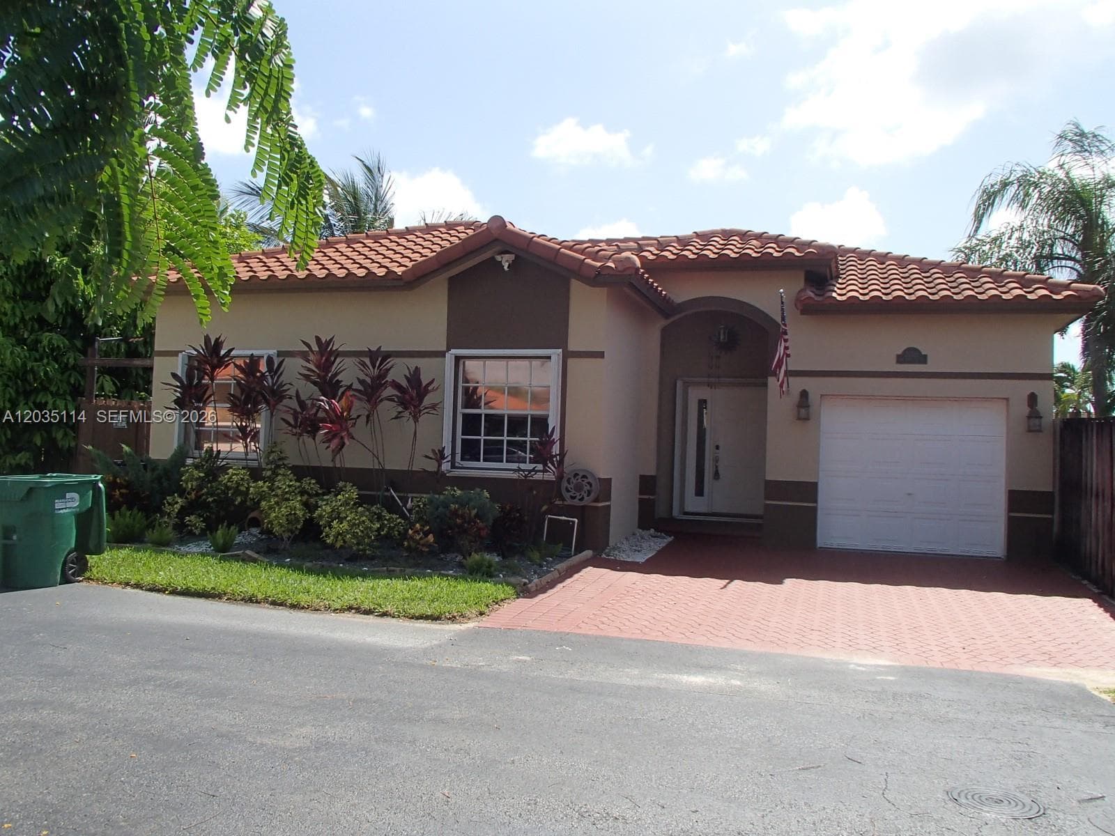 Lakes By The Bay Sec 8, Cutler Bay, FL — 2