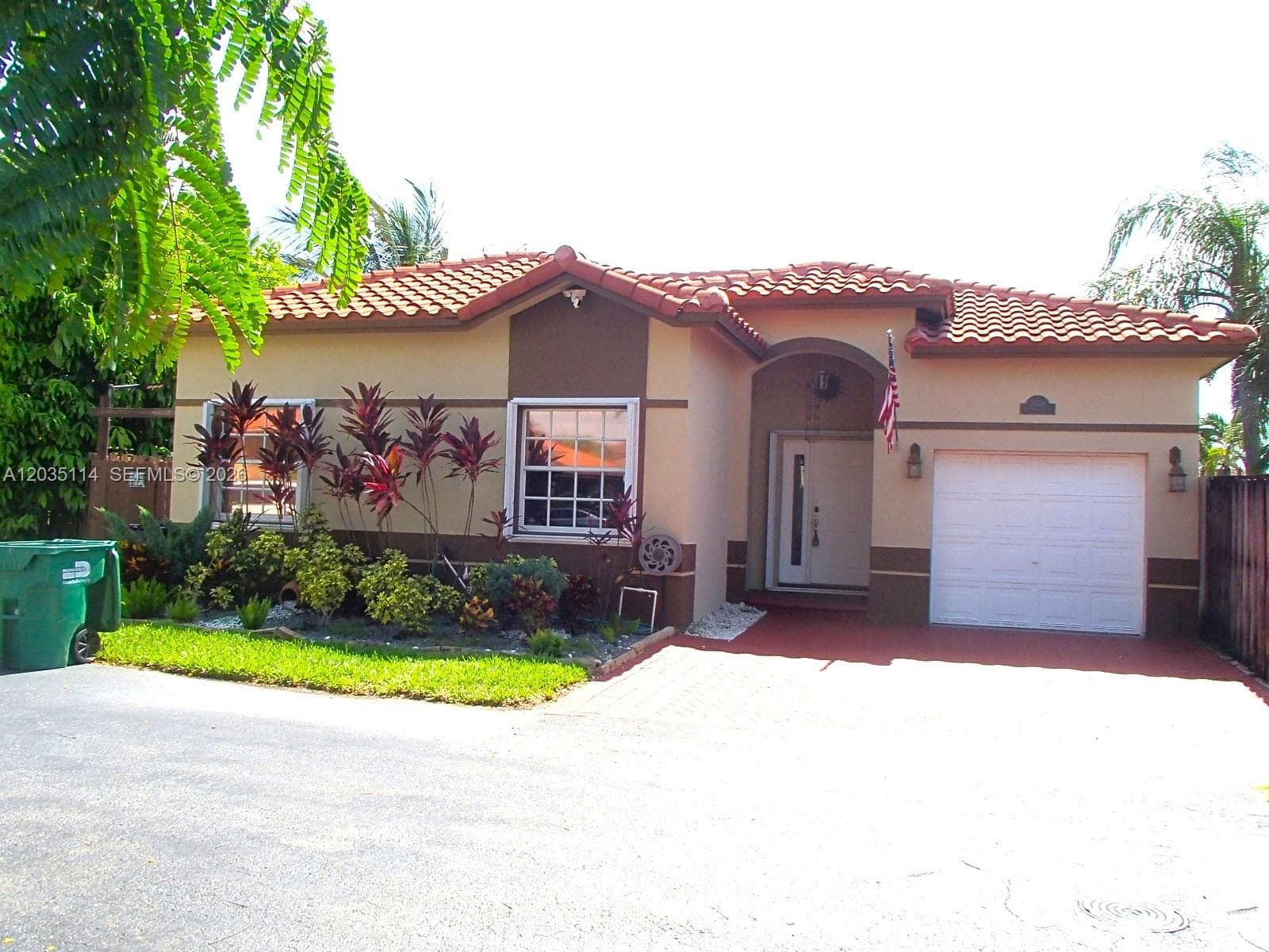 Lakes By The Bay Sec 8, Cutler Bay, FL — 1