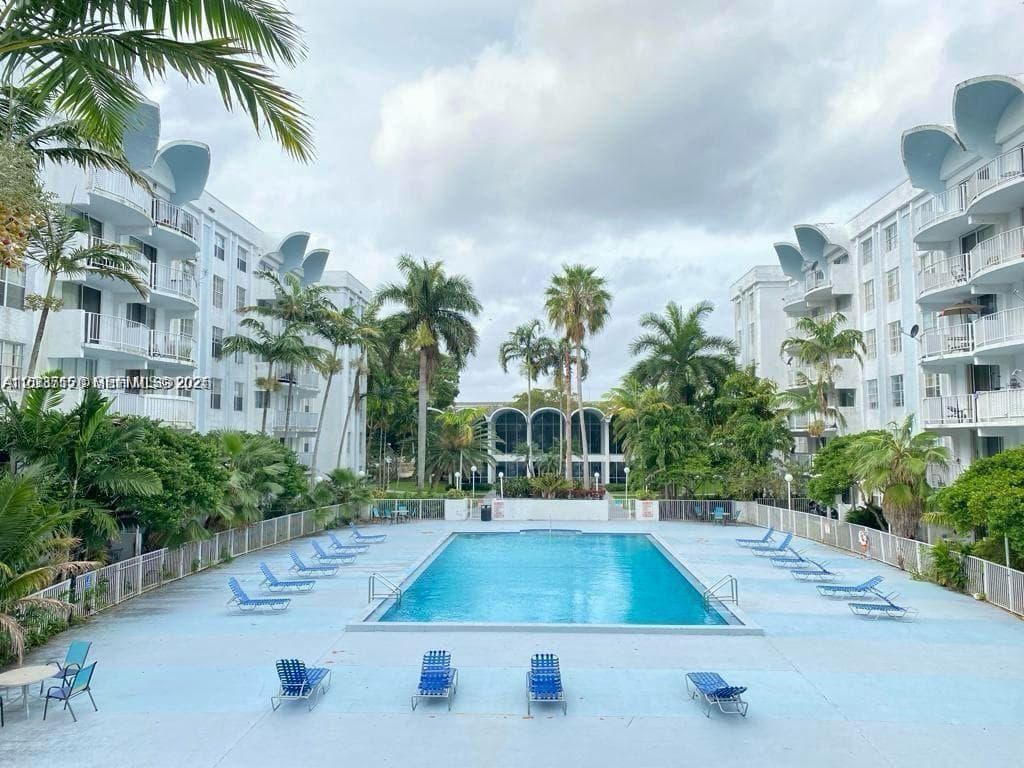 486 NW 165th St Rd # 606, Miami FL 33169 — 18