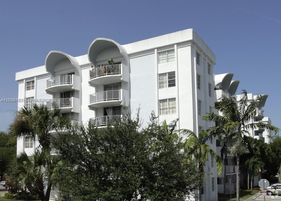 486 NW 165th St Rd # 606, Miami FL 33169 — 19