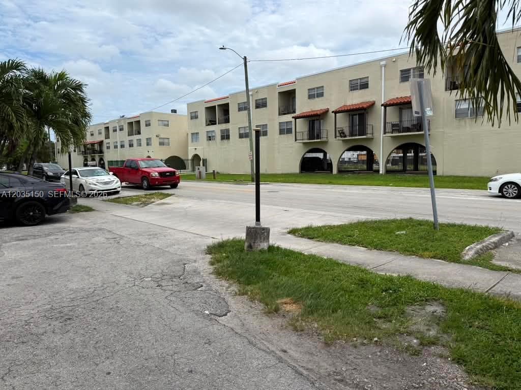1255 W 53rd St # 204, Hialeah FL 33012 — 1