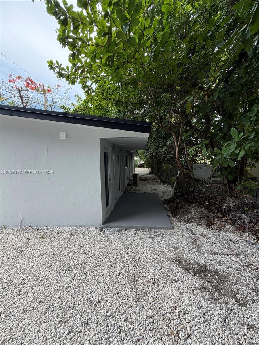 3220 Plaza St # 3220, Miami FL 33133 — 12