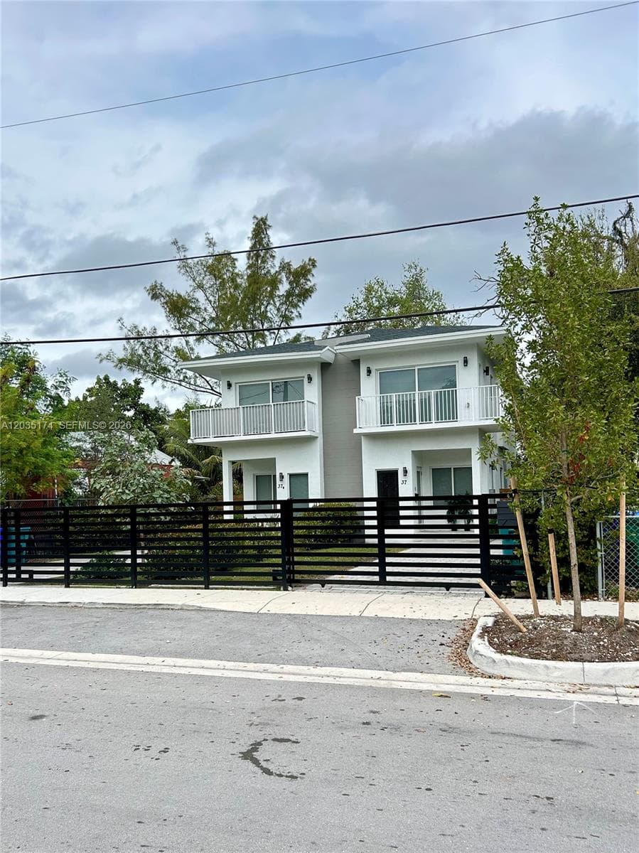 37 NW 70th St, Miami FL 33150 — 2