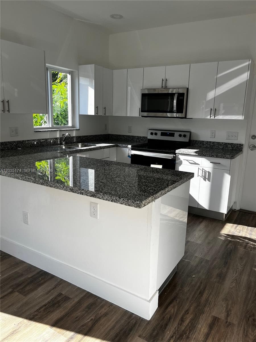 37 NW 70th St, Miami FL 33150 — 13