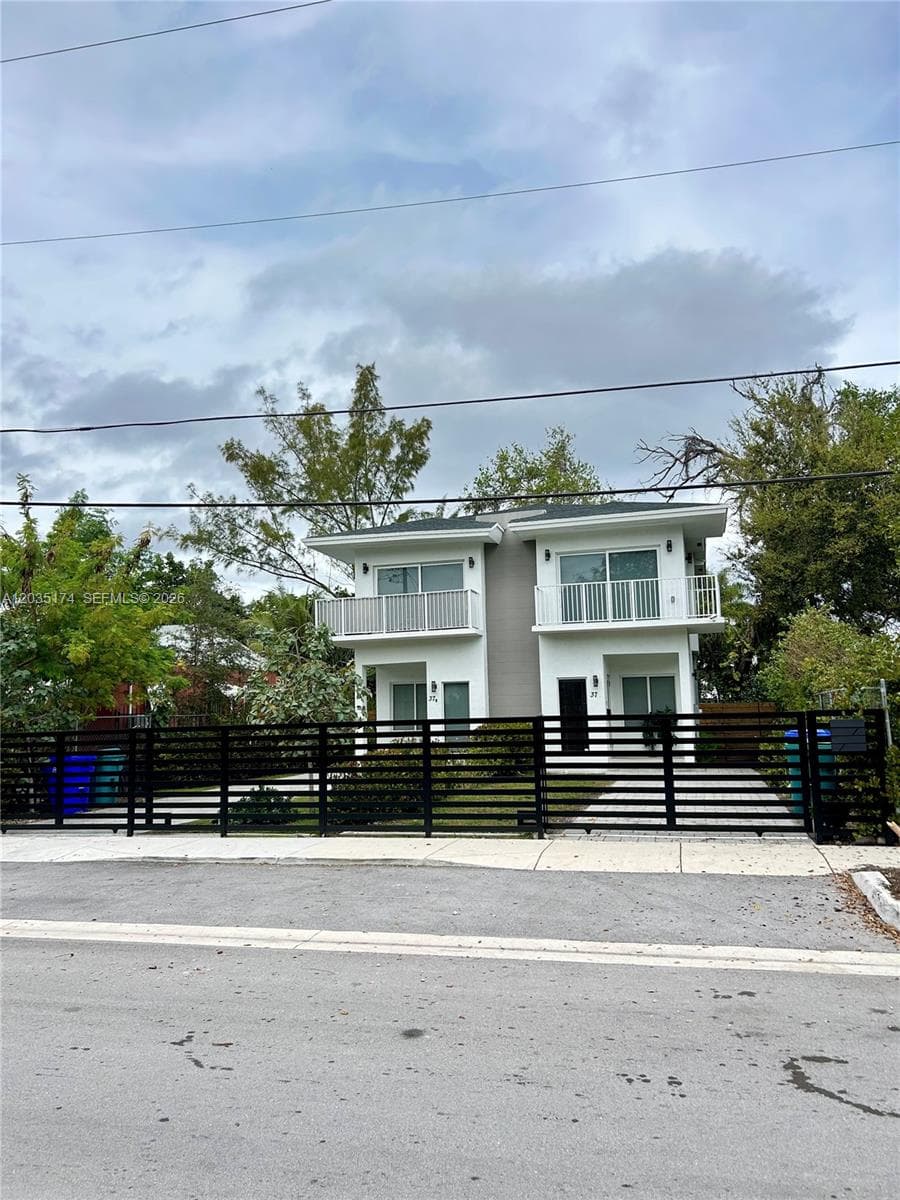 37 NW 70th St, Miami FL 33150 — 17