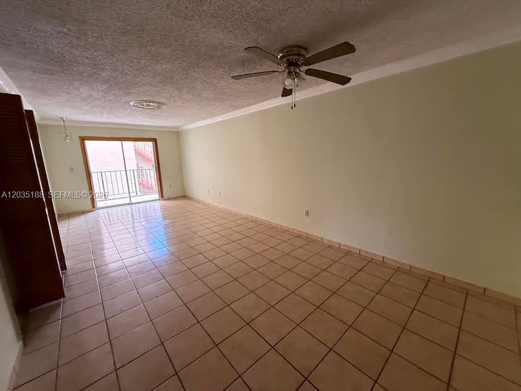 6055 W 19th Ave # 305, Hialeah FL 33012 — 2