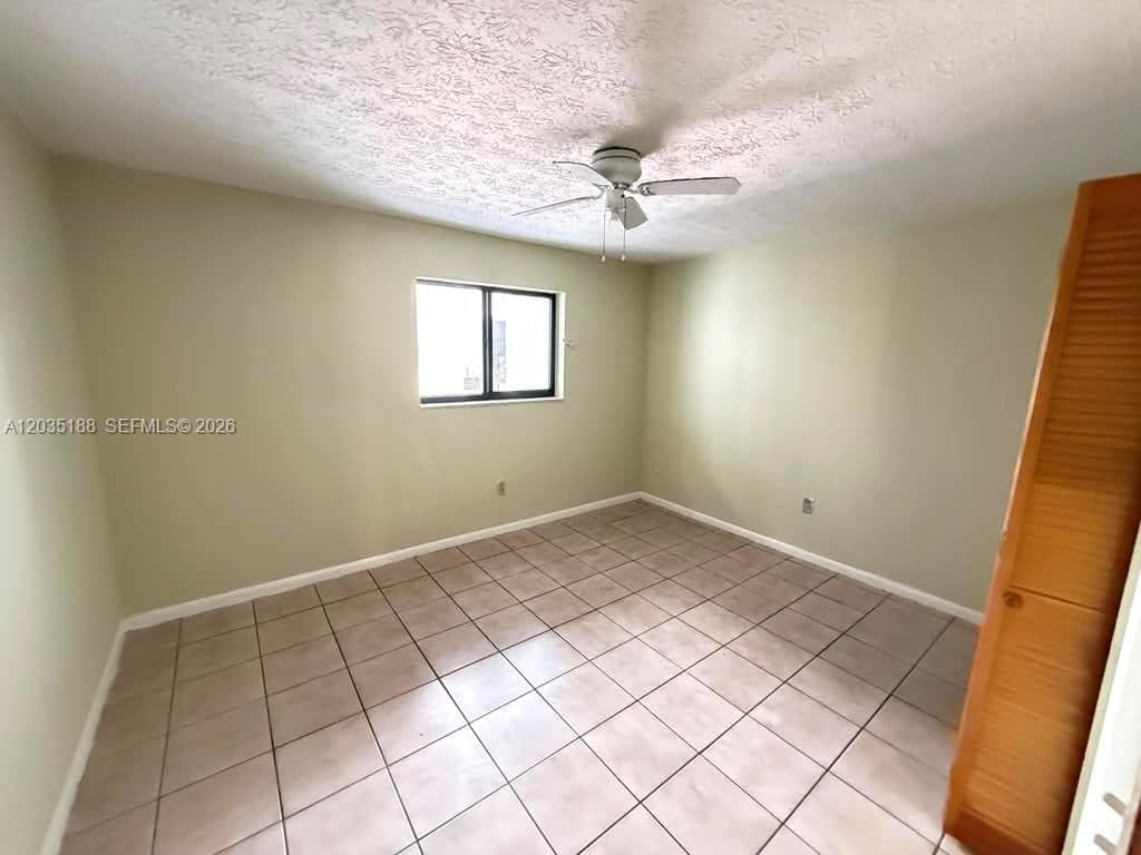 6055 W 19th Ave # 305, Hialeah FL 33012 — 1