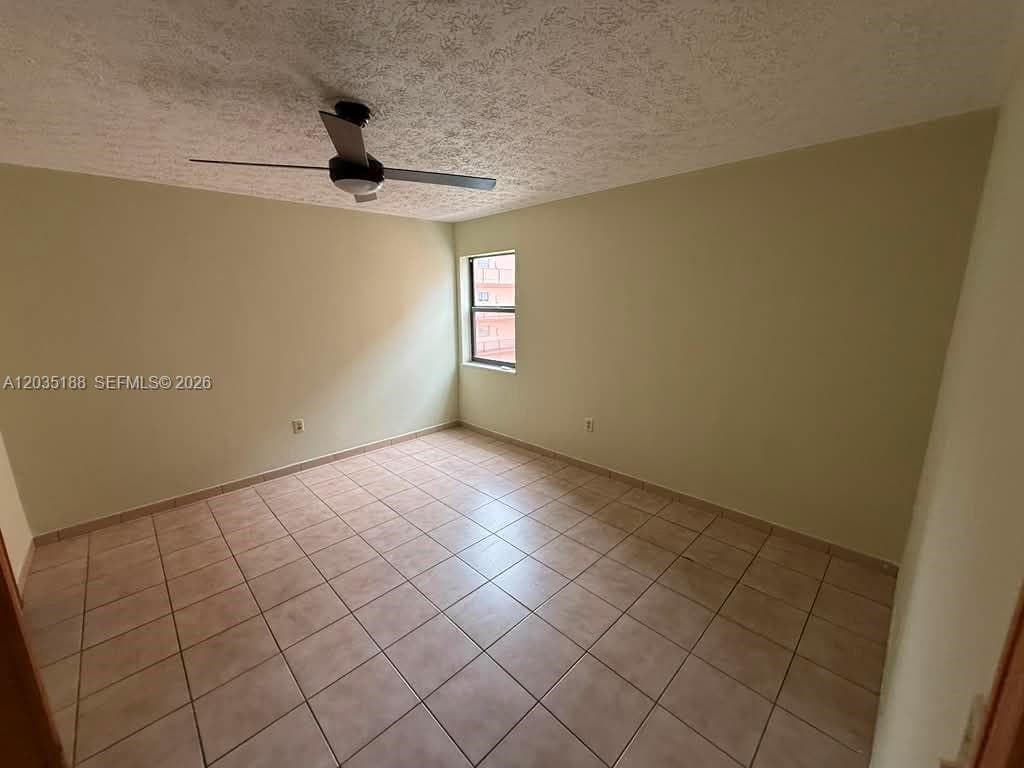 6055 W 19th Ave # 305, Hialeah FL 33012 — 5
